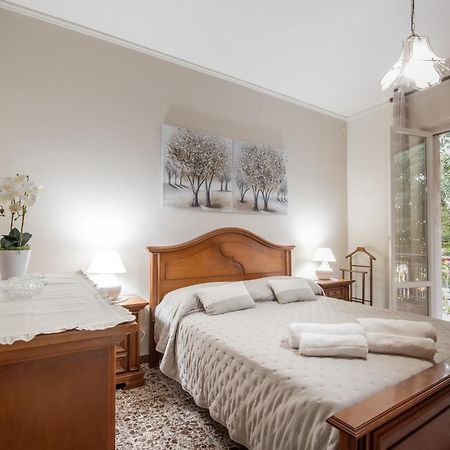 Domus Umberto - Guest House Arezzo Bagian luar foto