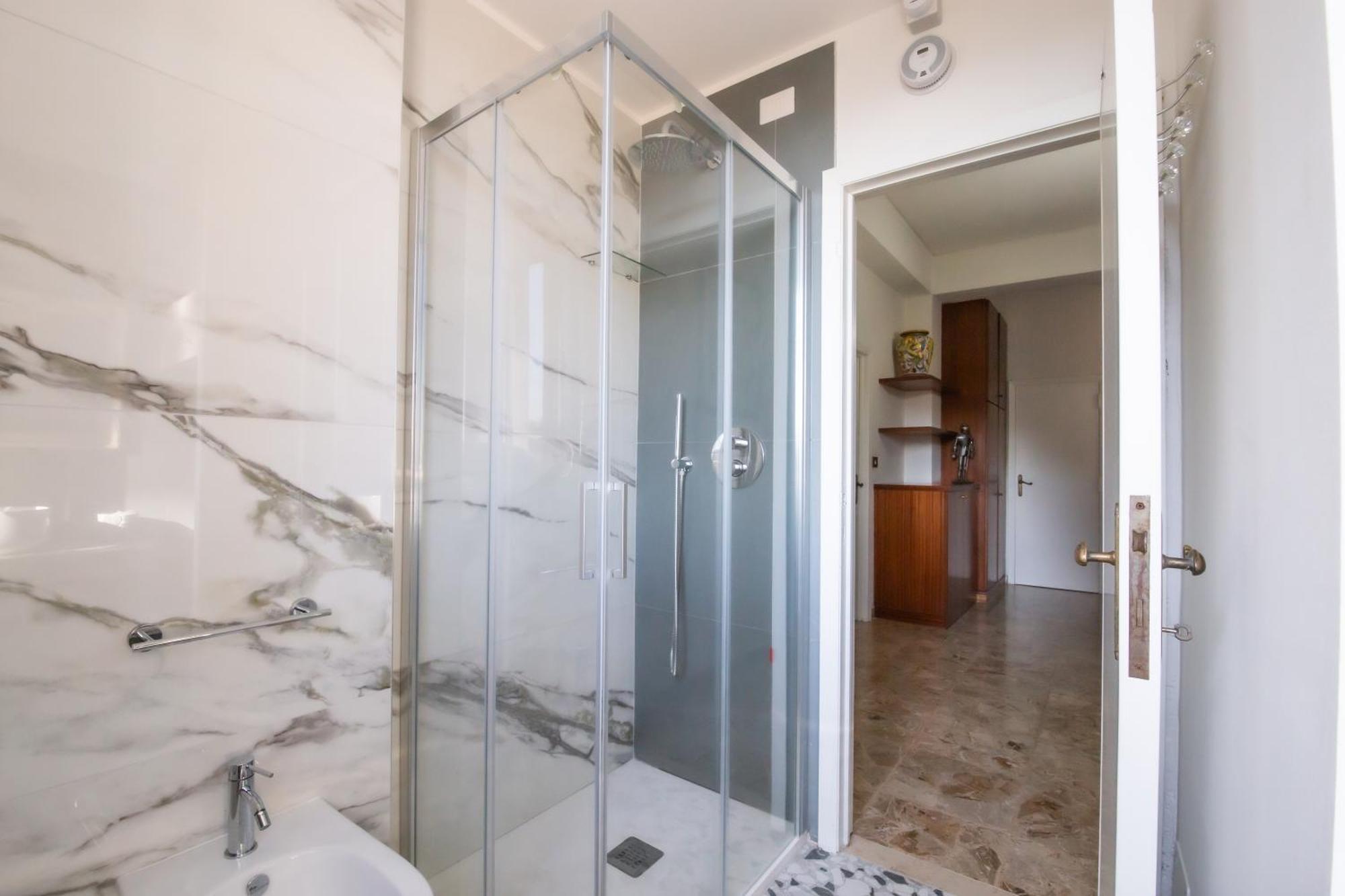 Domus Umberto - Guest House Arezzo Bagian luar foto