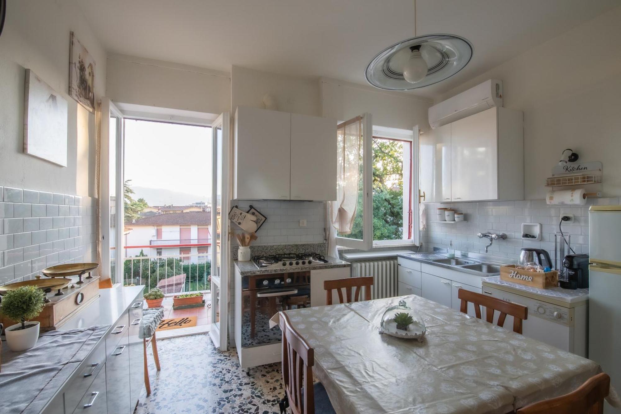 Domus Umberto - Guest House Arezzo Bagian luar foto
