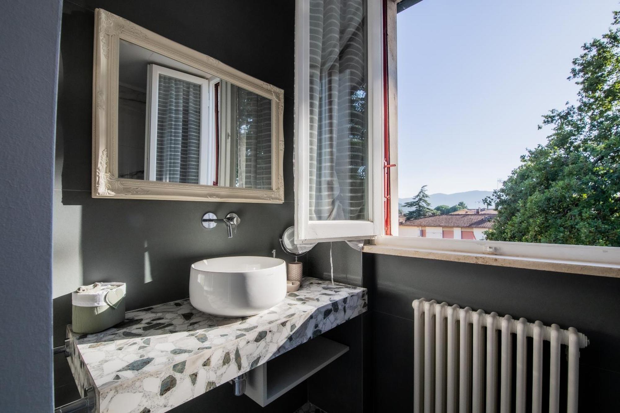 Domus Umberto - Guest House Arezzo Bagian luar foto