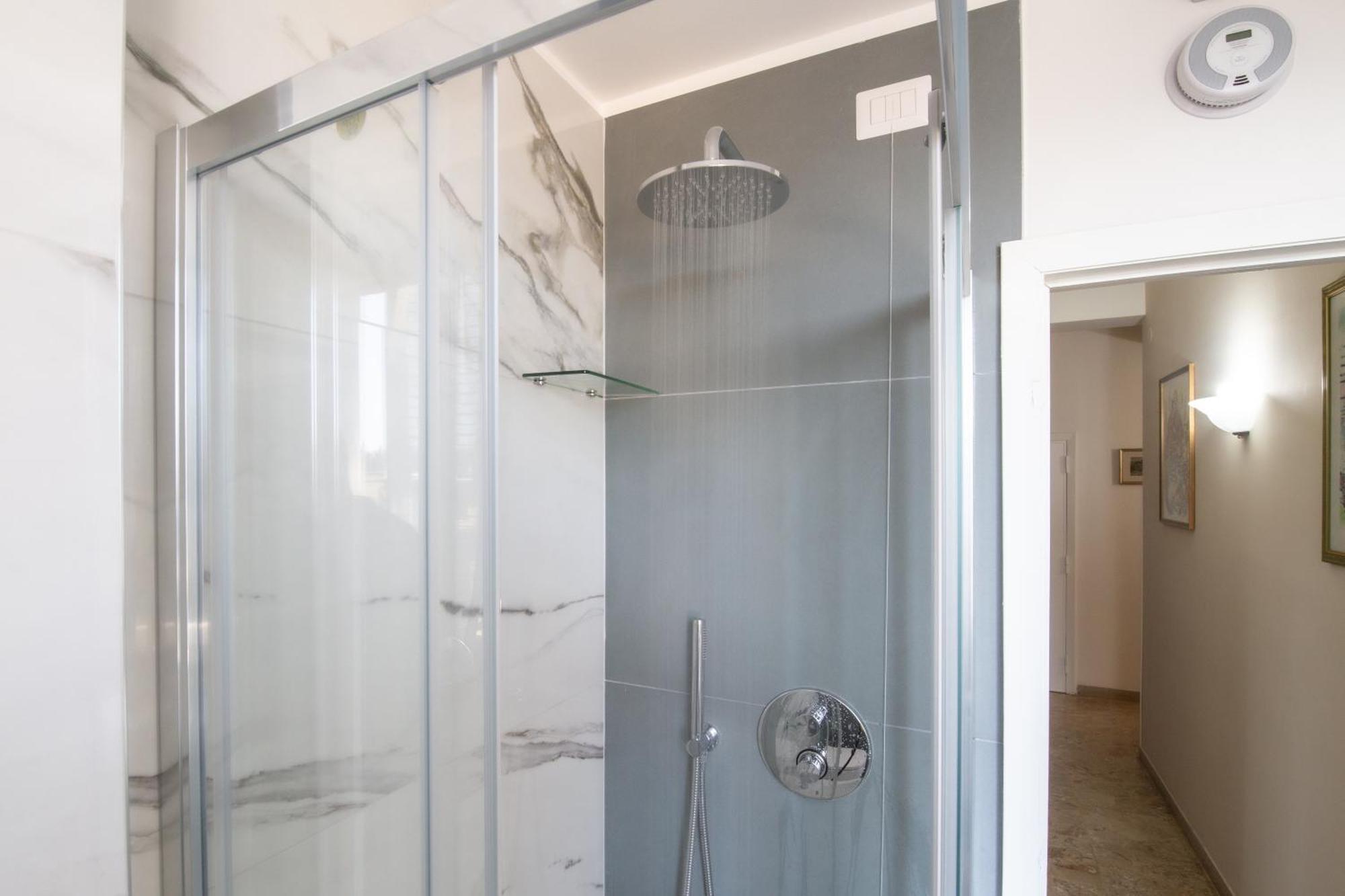 Domus Umberto - Guest House Arezzo Bagian luar foto